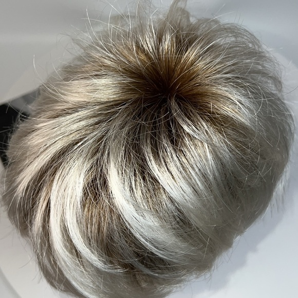 NWT MODIX X HAIR ENERGY GILDA MONO WIG BY ELLEN WILLIE ICE BLONDE SHADED - Picture 13 of 14